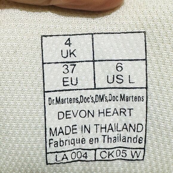 Dr. Martens Devon Heart Platform Boots White Black Leather NWOB - Picture 14 of 15